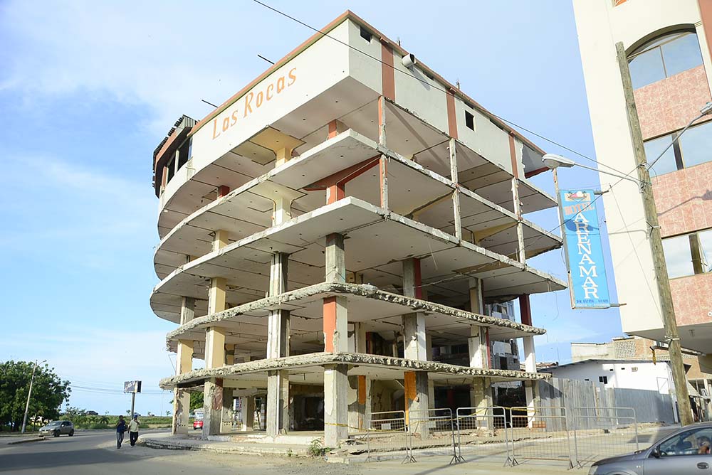 EDIFICIOS SIN DEMOLER EN MANTA